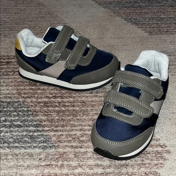 Cat & Jack Kids' Gray and Navy Velcro Sneakers - Picture 1 of 7